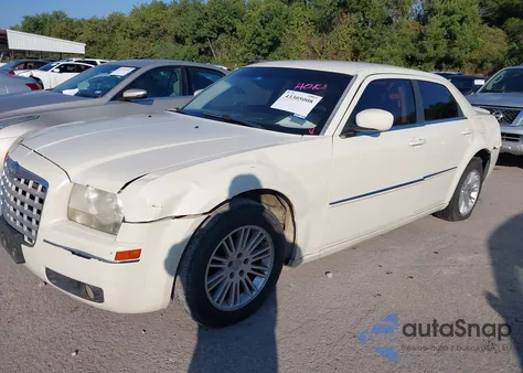 2008 Chrysler 300 Touring z USA, uszkodzony, nr VIN 2C3KA53G08H187795